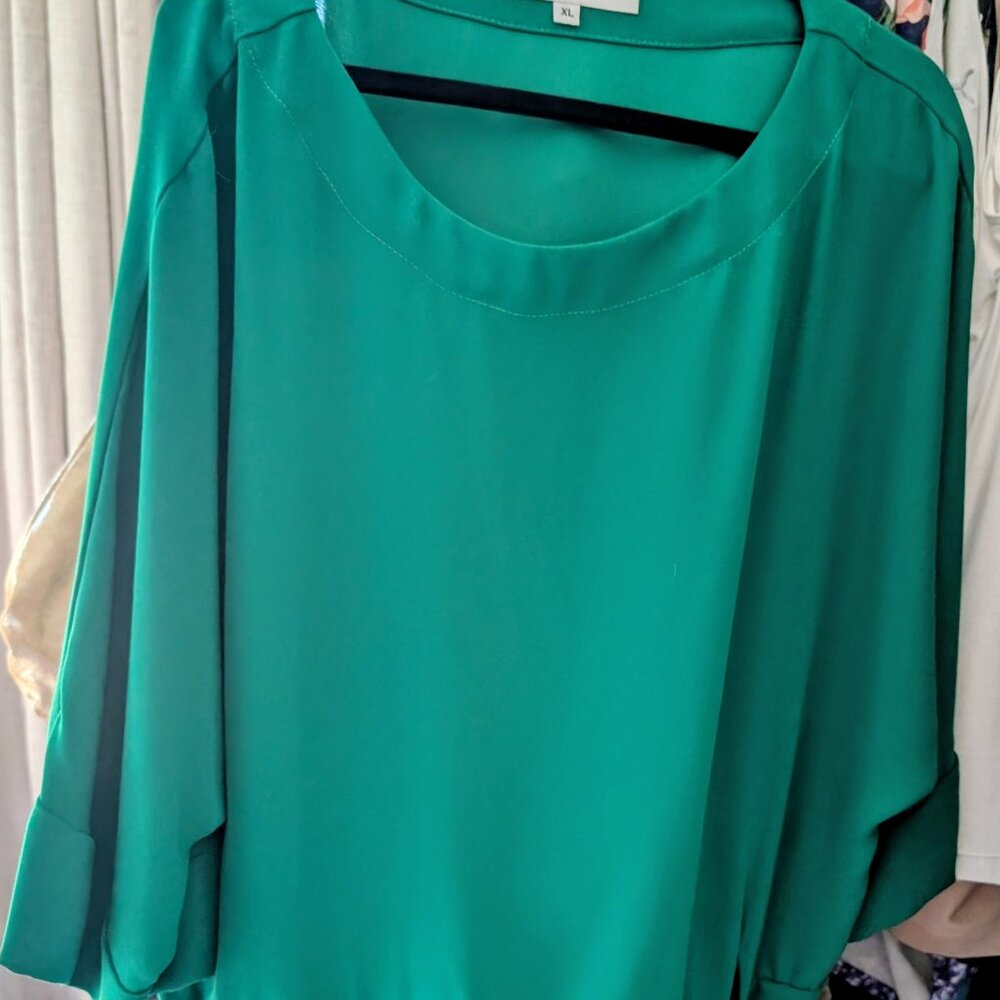 Trina Turk Green Medium Length Blouse with Scoop Neck and Sash Tie Size XL